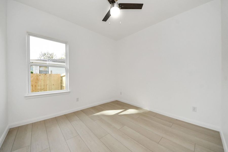 Spacious, unfurnished interior of a new home in , La Marque (Image 12).