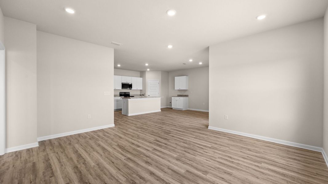 Spacious, unfurnished interior of a new home in Hodges Bayou Plantation, Panama City (Image 25).