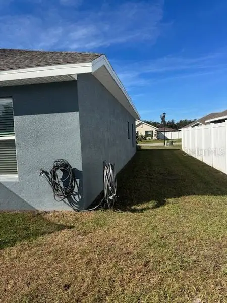 Exterior details and patio area of a home in Knights Landing, Lakeland (Image 4).