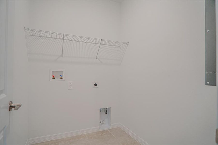 Furnished interior view inside a new home in , Winter Garden (Image 8).