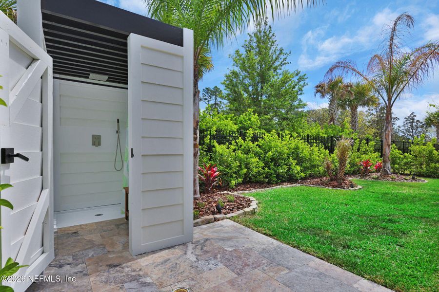 Exterior details and patio area of a home in , Ponte Vedra (Image 40).