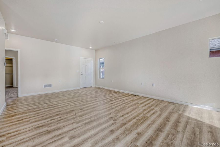 Spacious, unfurnished interior of a new home in Knolls, Westminster (Image 18).