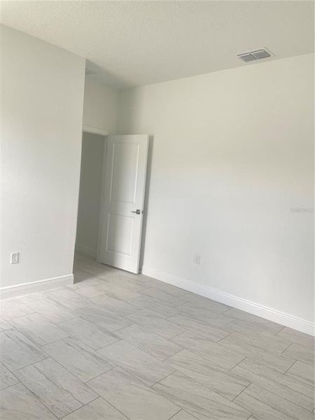 Spacious, unfurnished interior of a new home in , Ocala (Image 23).