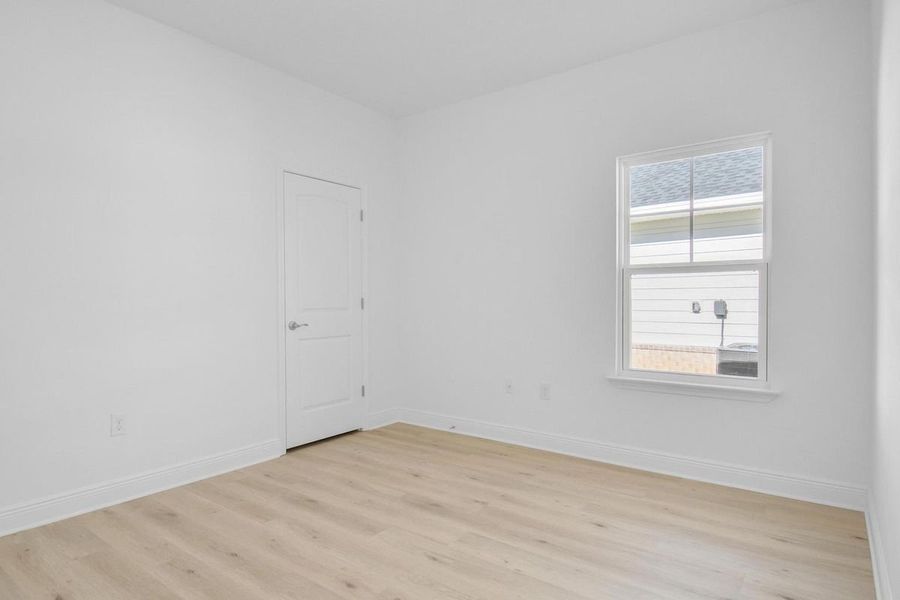 Spacious, unfurnished interior of a new home in The Bluffs at Lafayette, Freeport (Image 13).