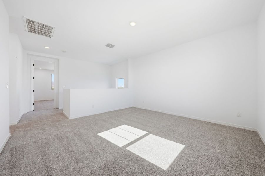 Spacious, unfurnished interior of a new home in Tyler Ranch, Buckeye (Image 16).