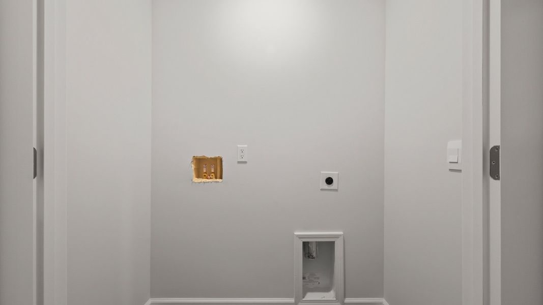 Representative unfurnished interior of a home built from the DAVIS by D.R. Horton in Carolina Groves Townhomes, Moncks Corner (Image 19).