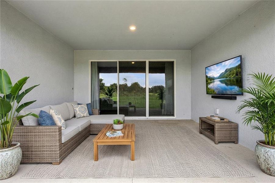 Exterior details and patio area of a home in Talichet, Howey-in-the-Hills (Image 3).