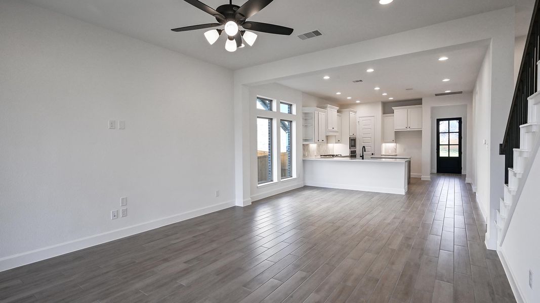 Spacious, unfurnished interior of a new home in 6 Creeks 50', Kyle (Image 16).
