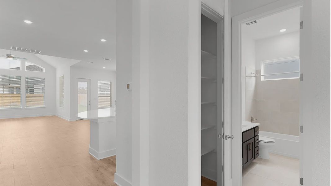 Spacious, unfurnished interior of a new home in Santa Rita Ranch, Liberty Hill (Image 10).