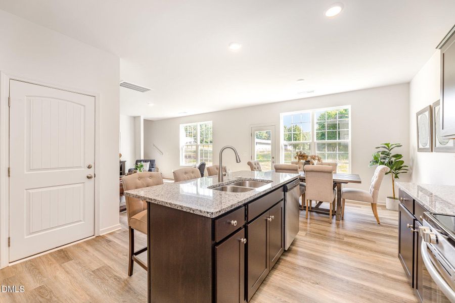 007_id7a8105-edit_353 007_id7a8105-edit_353