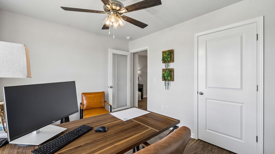 Representative furnished interior of a home built from the Aria by D.R. Horton in CDJ Farms, Portland (Image 11).