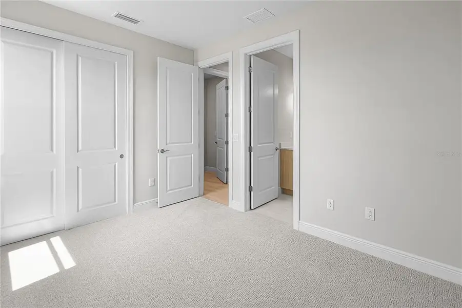 Spacious, unfurnished interior of a new home in Woodland Preserve, Parrish (Image 45).