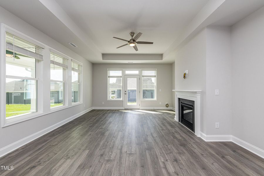 160-Family Room