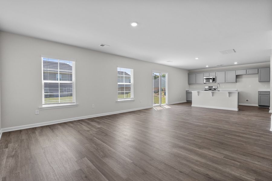Spacious, unfurnished interior of a new home in Broadway Lake, Anderson (Image 11).