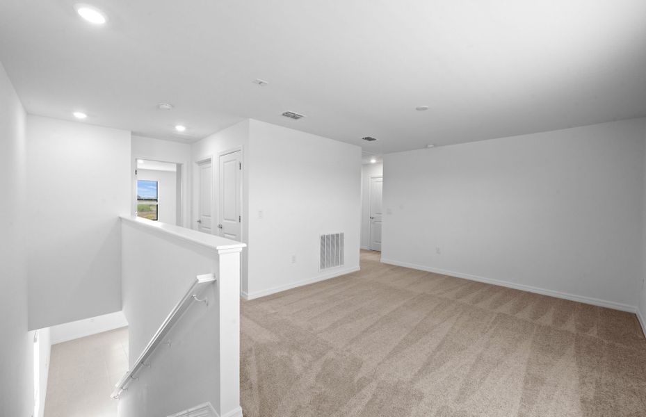 Spacious, unfurnished interior of a new home in Whispering Lakes, Lehigh Acres (Image 27).