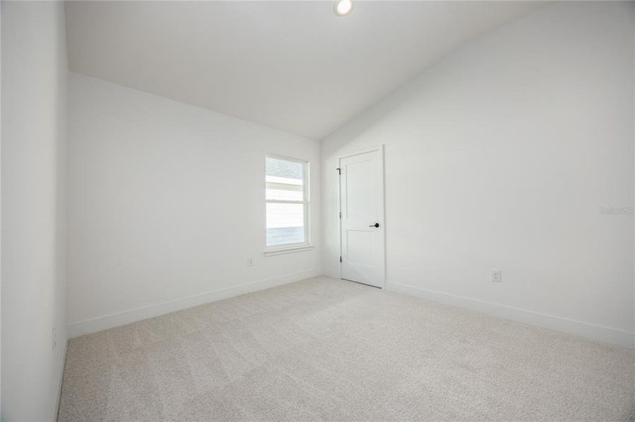 Spacious, unfurnished interior of a new home in Kirkland Farms, Alachua (Image 23).