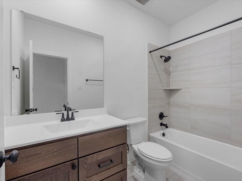 Furnished interior view inside a new home in Sienna 80′, Missouri City (Image 12).