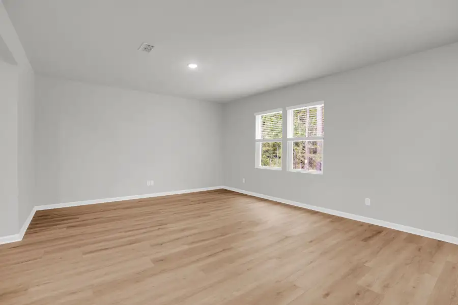 Spacious, unfurnished interior of a new home in Bradford Pointe, Summerville (Image 40).