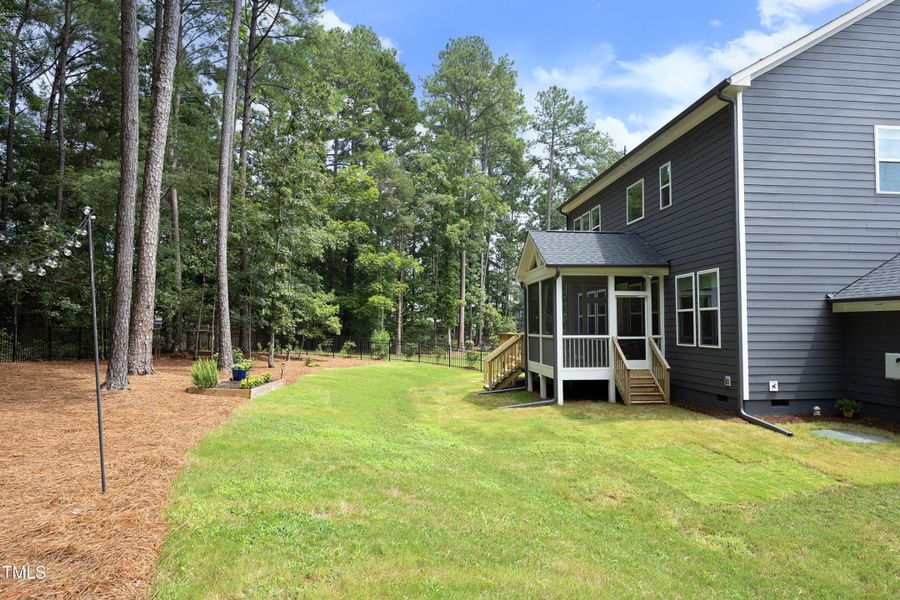 33BackExterior 33BackExterior