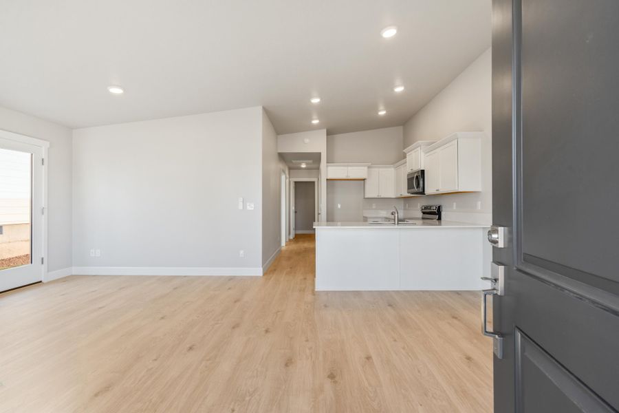 Spacious, unfurnished interior of a new home in Feather Ridge, Redmond (Image 29).