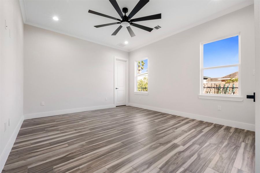 Spacious, unfurnished interior of a new home in , Baytown (Image 37).