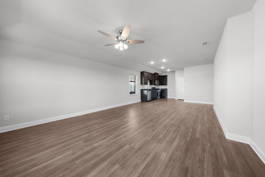 Spacious, unfurnished interior of a new home in Stonecreek, Sulphur Springs (Image 23).
