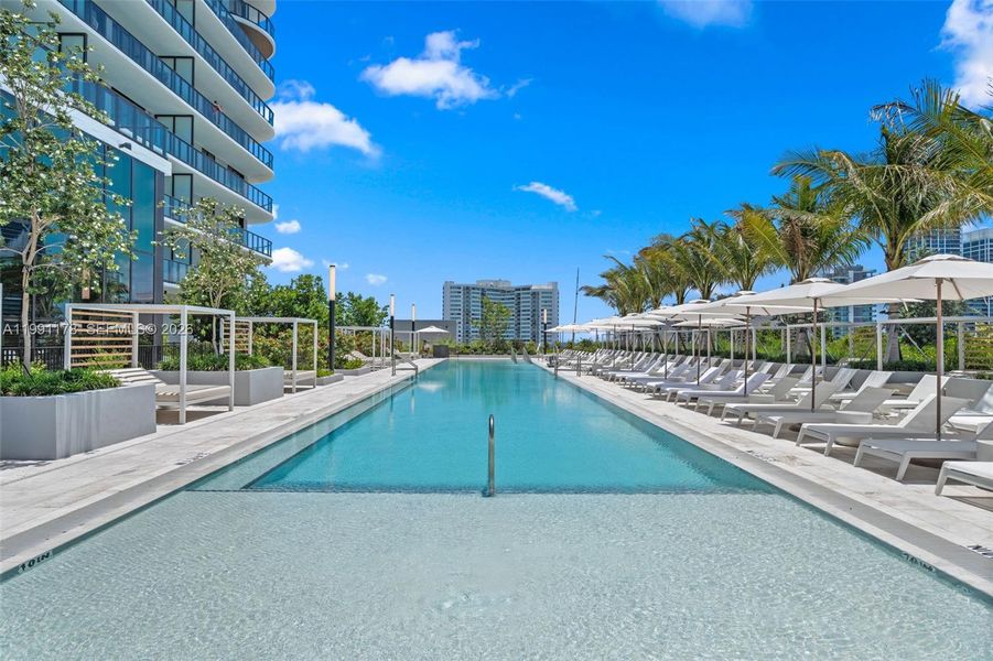Condo located in Miami Beach, FL showcasing its design and architecture (Image 30).
