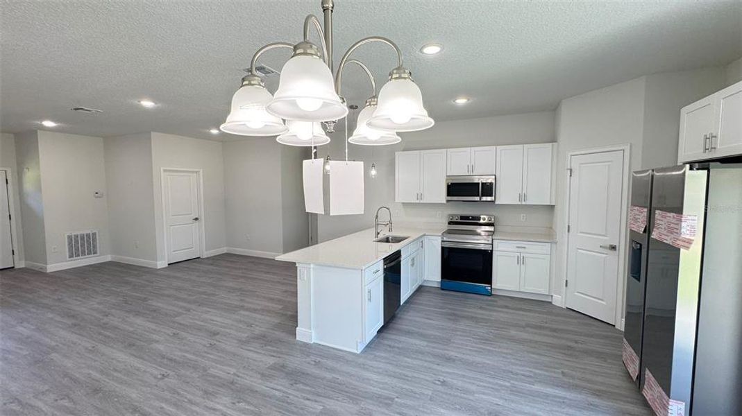 Spacious, unfurnished interior of a new home in , Ocala (Image 12).