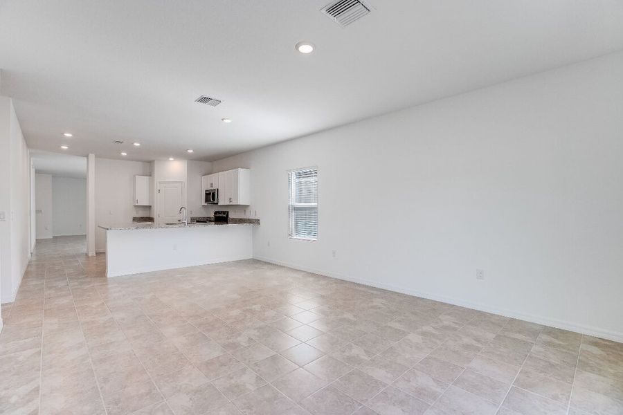 Spacious, unfurnished interior of a new home in Coopers Meadow, Jacksonville (Image 20).