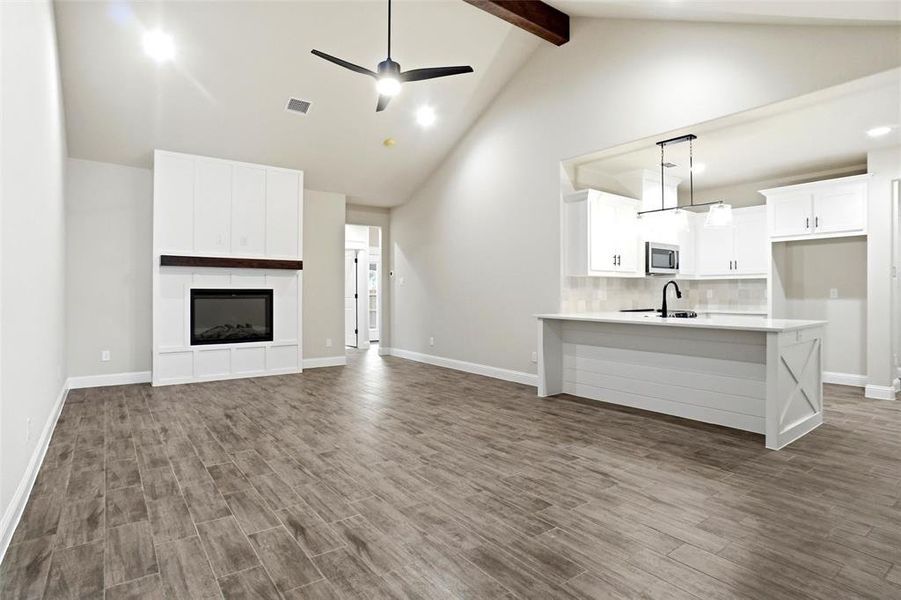 Spacious, unfurnished interior of a new home in , Weatherford (Image 12).