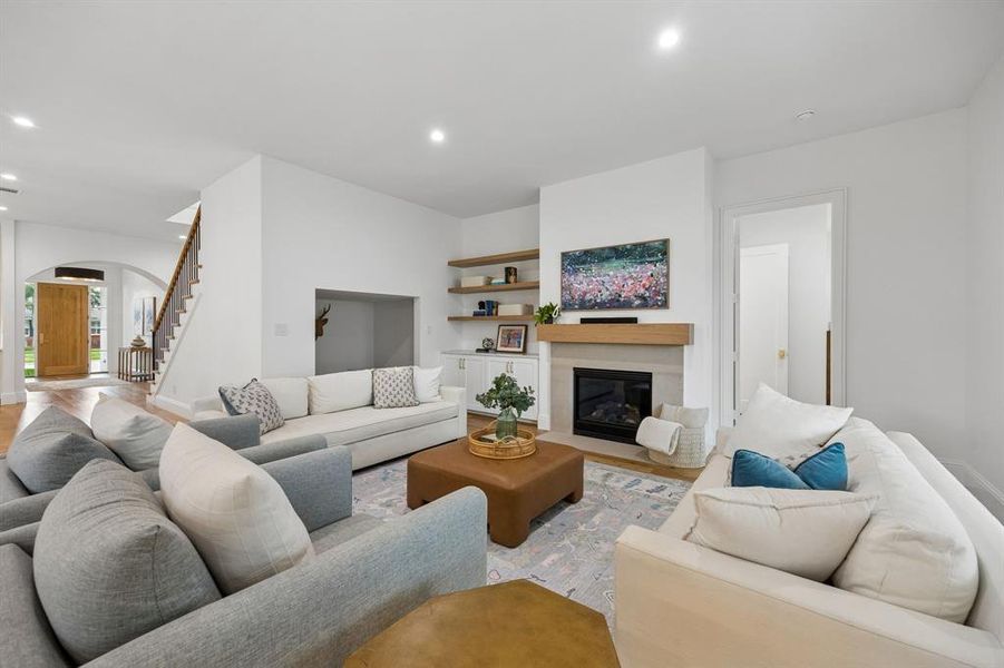 Furnished interior view inside a new home in , Dallas (Image 20).