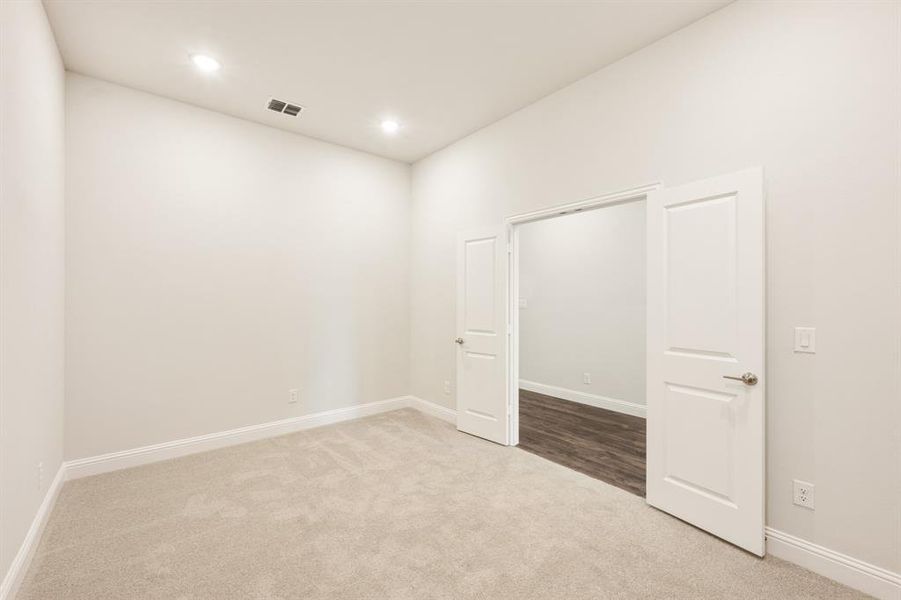 Spacious, unfurnished interior of a new home in Sunset Ridge, Alvarado (Image 17).