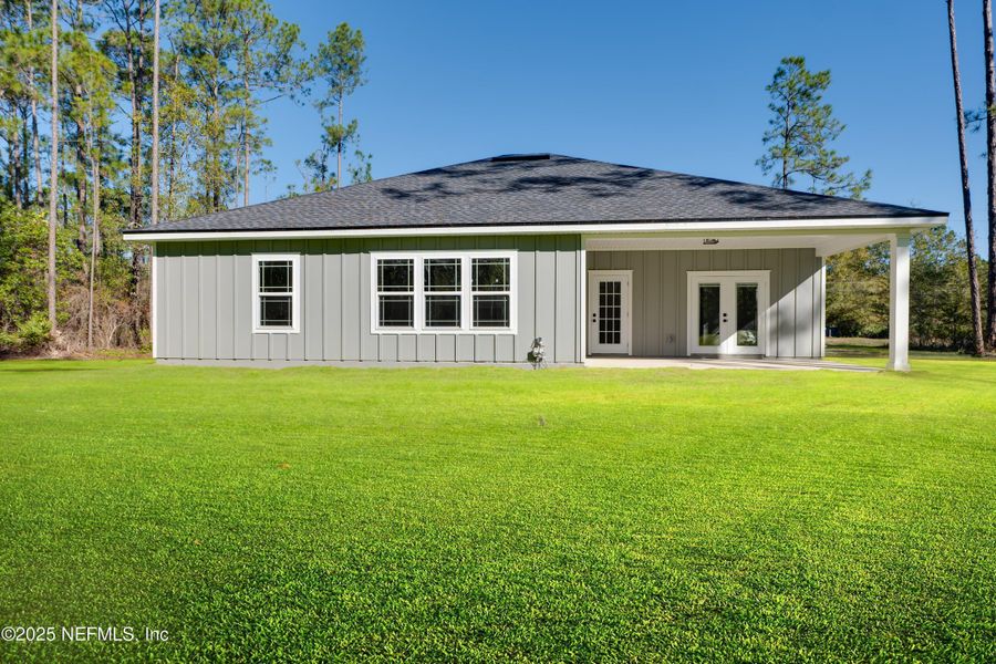 Exterior details and patio area of a home in , Middleburg (Image 16).