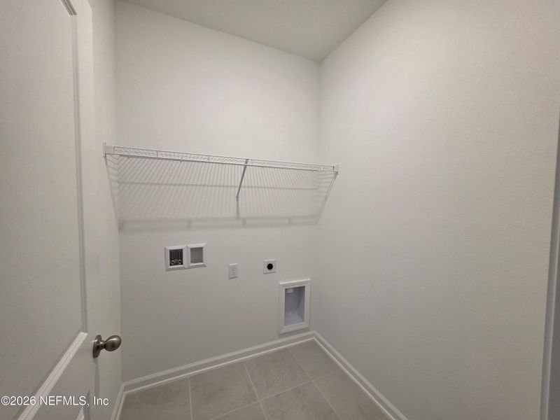 Spacious, unfurnished interior of a new home in Hyland Trail, Green Cove Springs (Image 12).