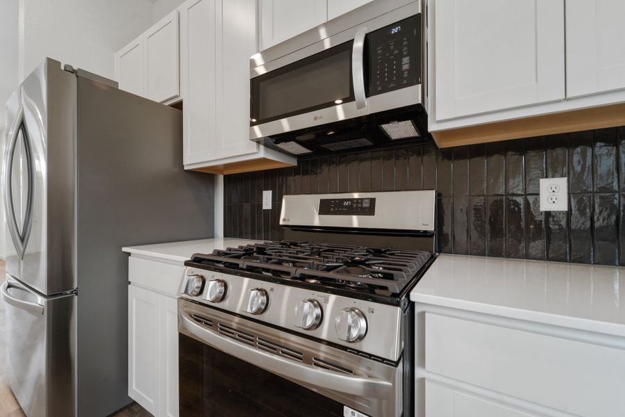 3908 Lake Clark St. - Gas Stovetop 3908 Lake Clark St. - Gas Stovetop