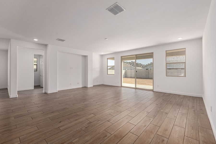 Spacious, unfurnished interior of a new home in Miravida, Surprise (Image 9).