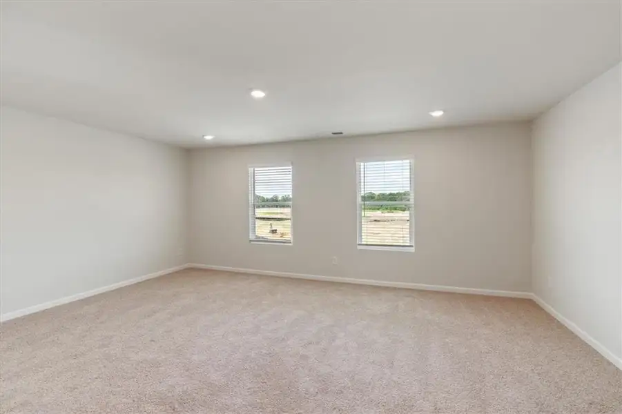 Spacious, unfurnished interior of a new home in Salacoa, Calhoun (Image 5).