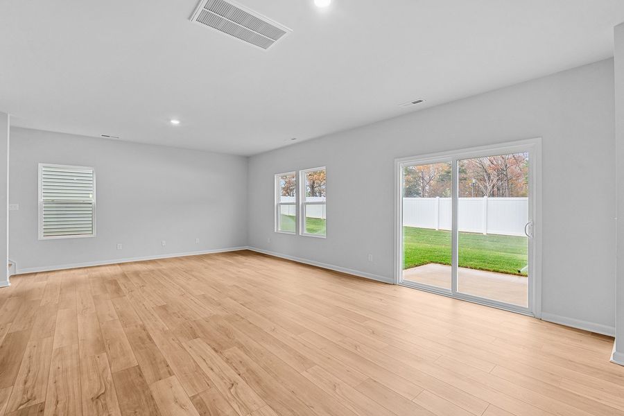 Spacious, unfurnished interior of a new home in Hanes Lake, Winston-Salem (Image 15).
