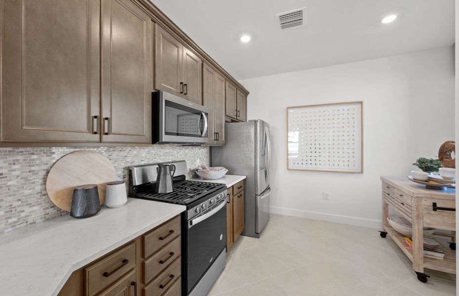 Furnished interior view inside a new home in Del Webb Catalina, Lakewood Ranch (Image 8).