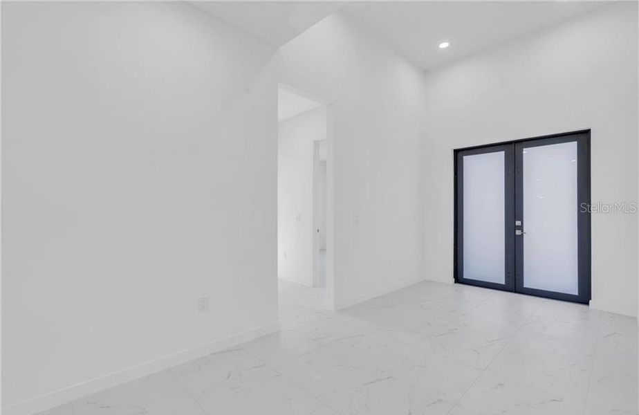 Spacious, unfurnished interior of a new home in , Cape Coral (Image 25).