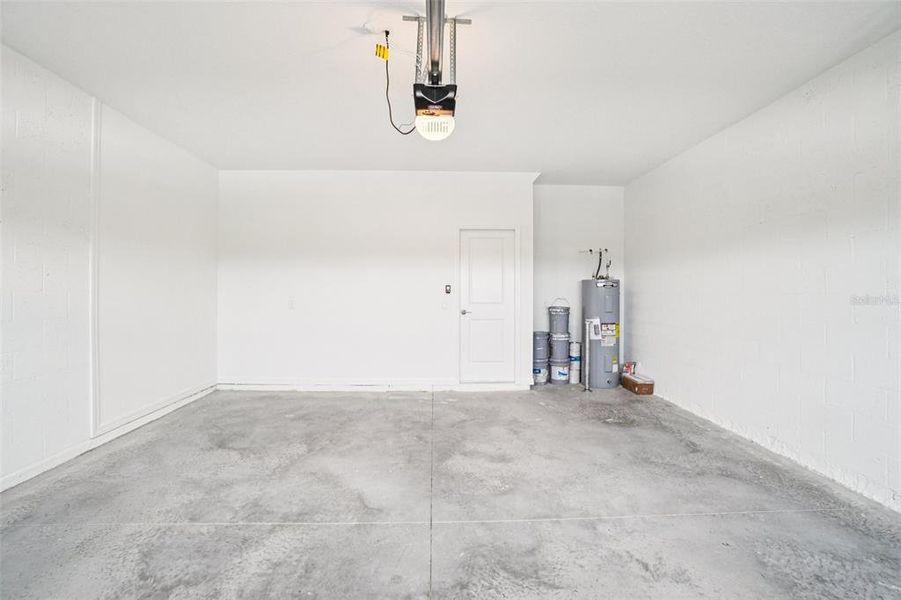 Spacious, unfurnished interior of a new home in Isla Mirada, San Antonio (Image 22).