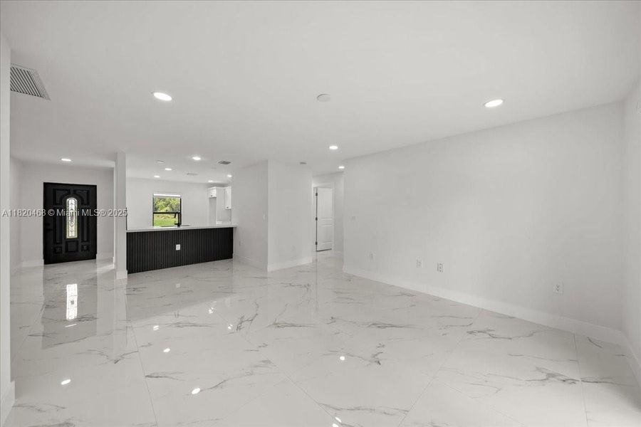 Spacious, unfurnished interior of a new home in , Lehigh Acres (Image 18).