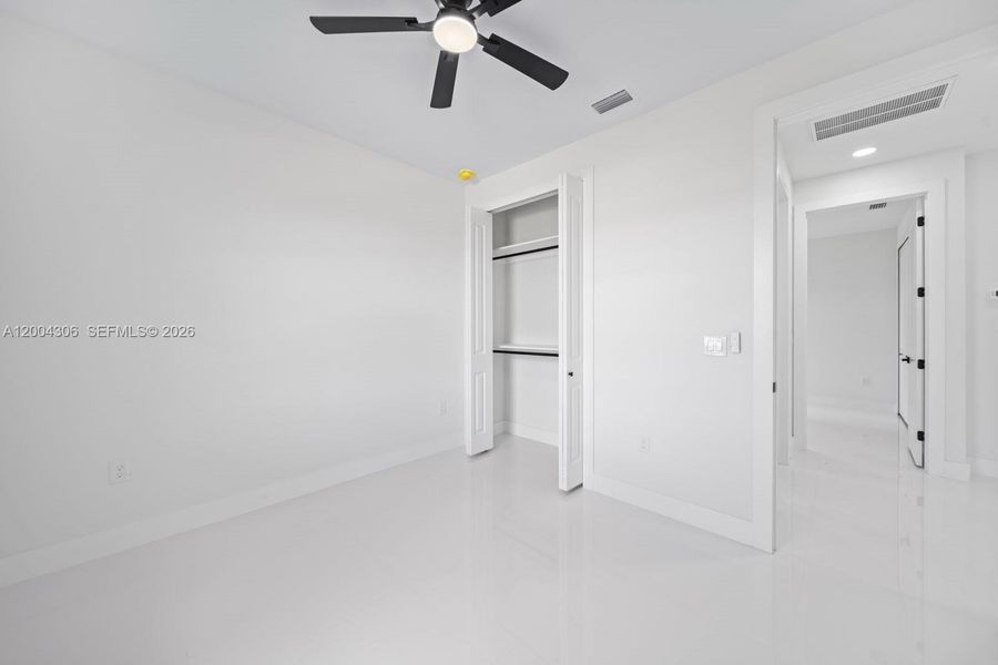 Spacious, unfurnished interior of a new home in , Lehigh Acres (Image 19).