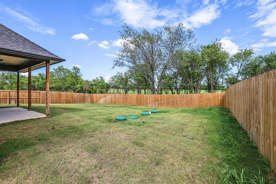Exterior details and patio area of a home in , Athens (Image 27).