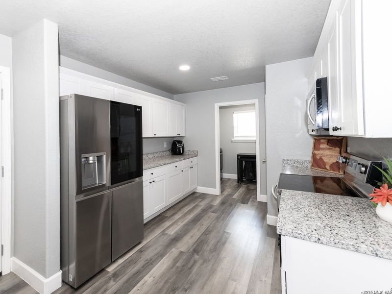 Furnished interior view inside a new home in , Floresville (Image 7).