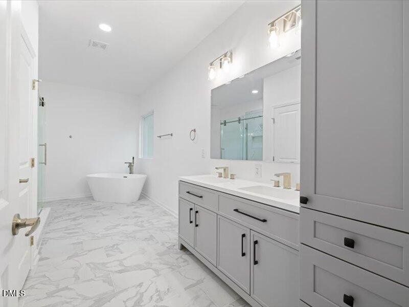 17-ISAB8056 17-ISAB8056