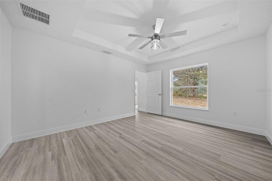 Spacious, unfurnished interior of a new home in , Ocala (Image 12).