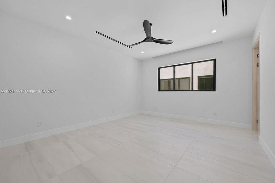 Spacious, unfurnished interior of a new home in , Fort Lauderdale (Image 65). Spacious, unfurnished interior of a new home in , Fort Lauderdale (Image 65).
