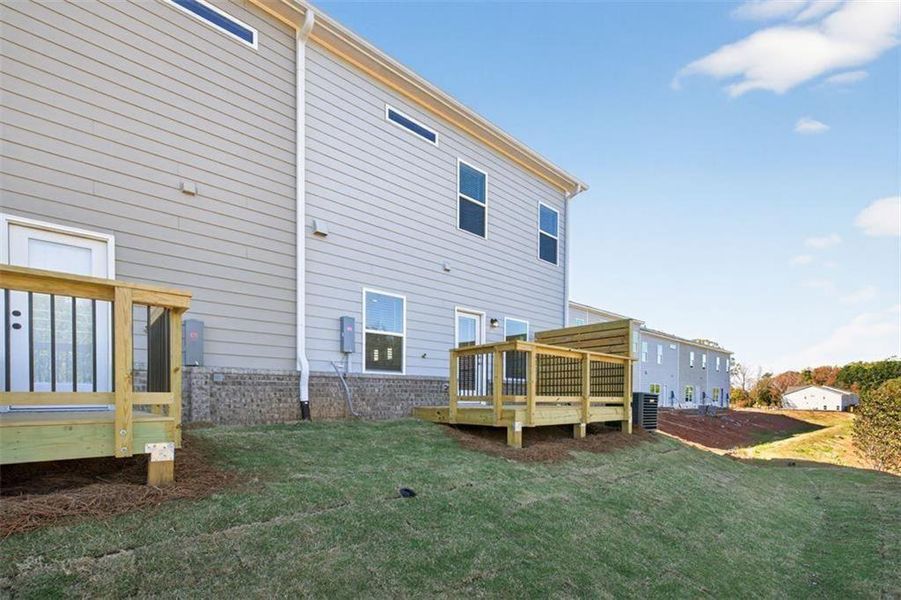 Exterior details and patio area of a home in Franklin Manor, Lawrenceville (Image 19).