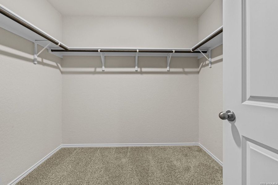 Spacious, unfurnished interior of a new home in Stonehill, San Antonio (Image 14).